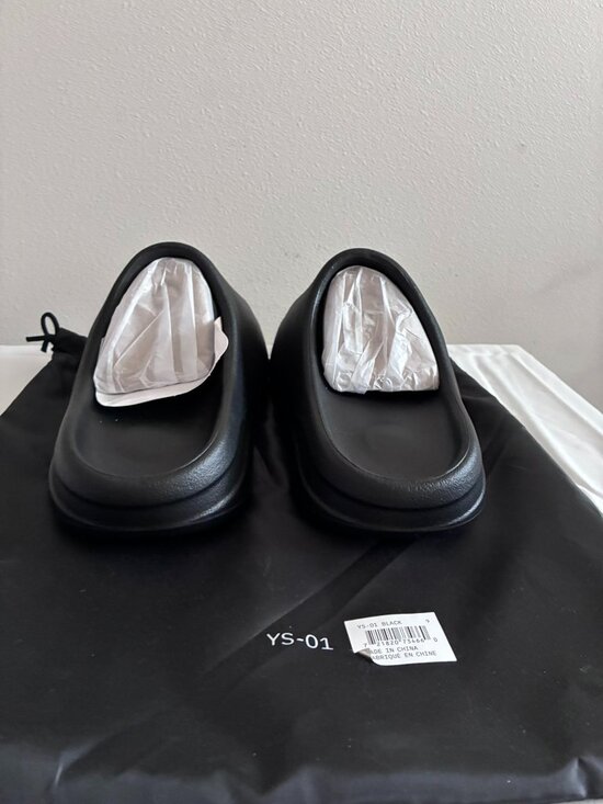 YEEZY YS-01 Black Slide Men\'s 9 New Never Worn Authentic main image 4
